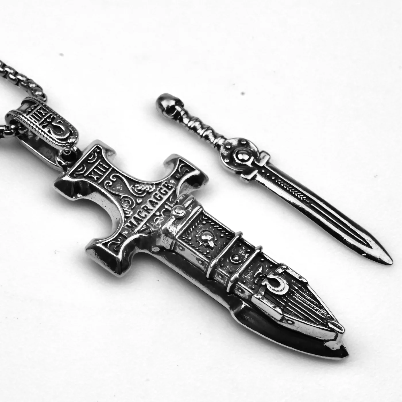 Ultramarine Relic Sword | 8 cm | Metal | Gaming Keychain | Warhammer 40k thumbnail 2