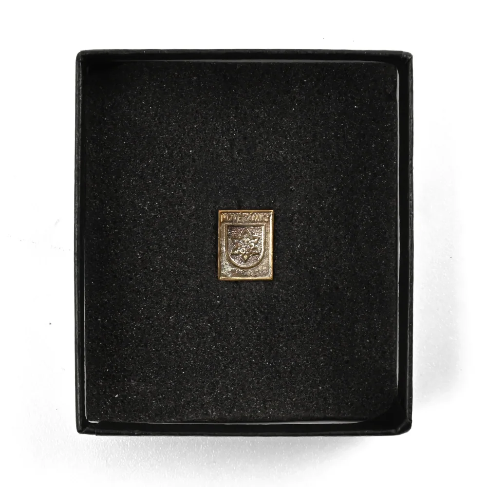 Nove Zamky | 1.8 cm | Metal | Przypinka Vintage | Socrealism Tourism thumbnail 2